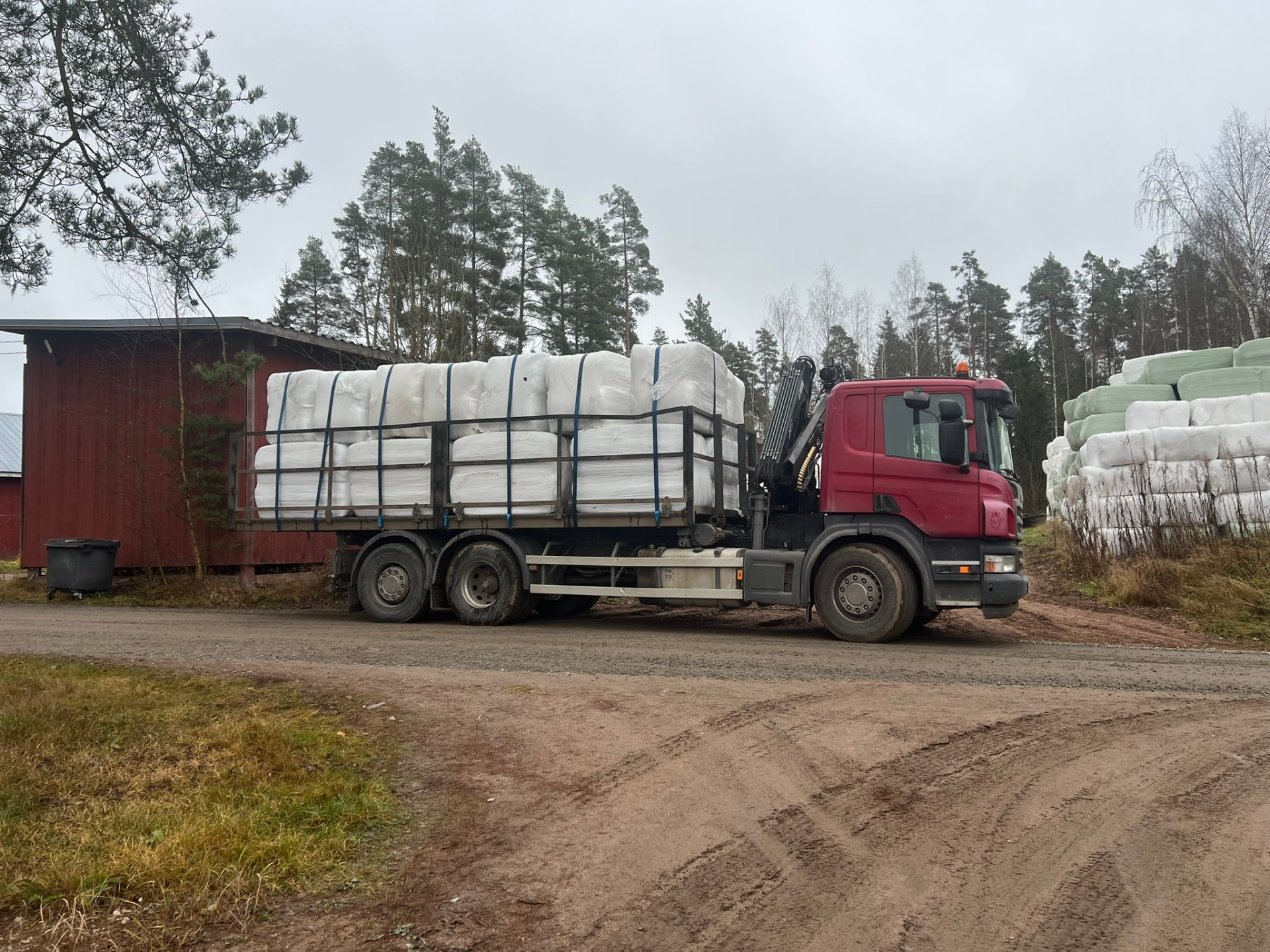 Kaakkolan heinäkuorma lähdössä toimitukseen